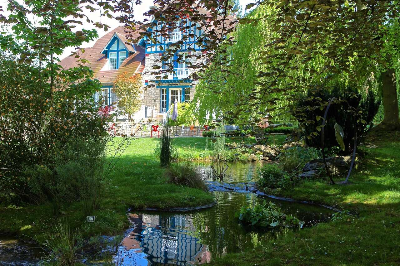  JARDIN  DES PLUMES  Madame Kotoba